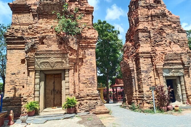 Two Day Tour, Taxi Phnom Penh to Siem Reap, Angkor Visit & Return - Day 2: Angkor Wat at sunrise