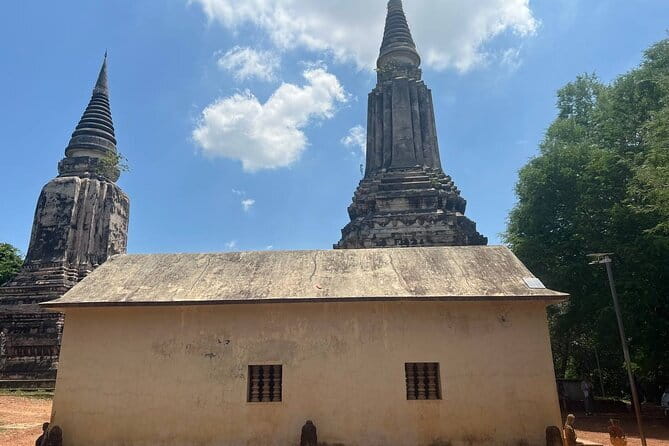 Udong Old Capital Tour - Three Elephant Stupas and an early royal burial