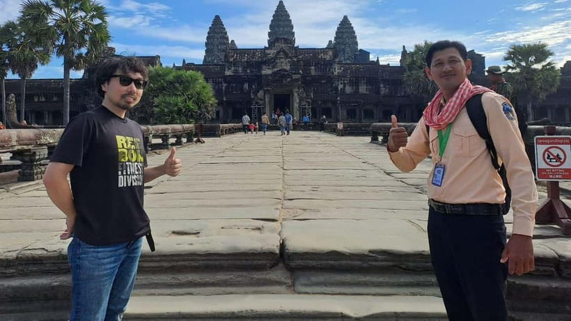 Ultimate Sunrise to Angkor Wat, Angkor Thom and Bayon Temple - A one-hour lunch break near the temples