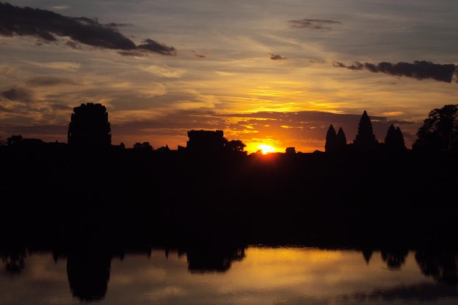 Unveiling 2 Days Private Angkor Wat/Beyond In Sunrise/Sunset Tour - Banteay Srei and Banteay Samre change the rhythm