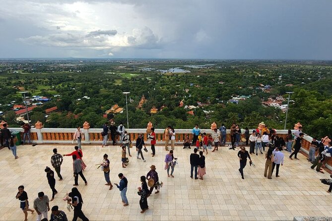 Visit Phnom Udong and Silk Island by Khmer Traditional Tuk-Tuk - Seeing silk farming on the island