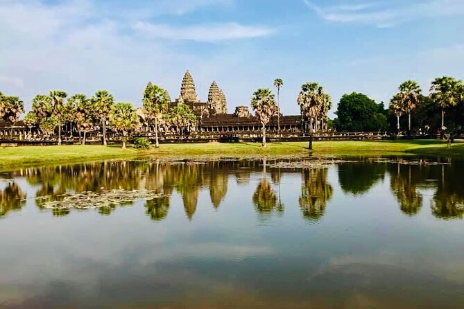 Wildlife Expedition: Elephant Sanctuary, Kbal Spean Banteay Srei - Starting at Angkor Wat, the essential first stop